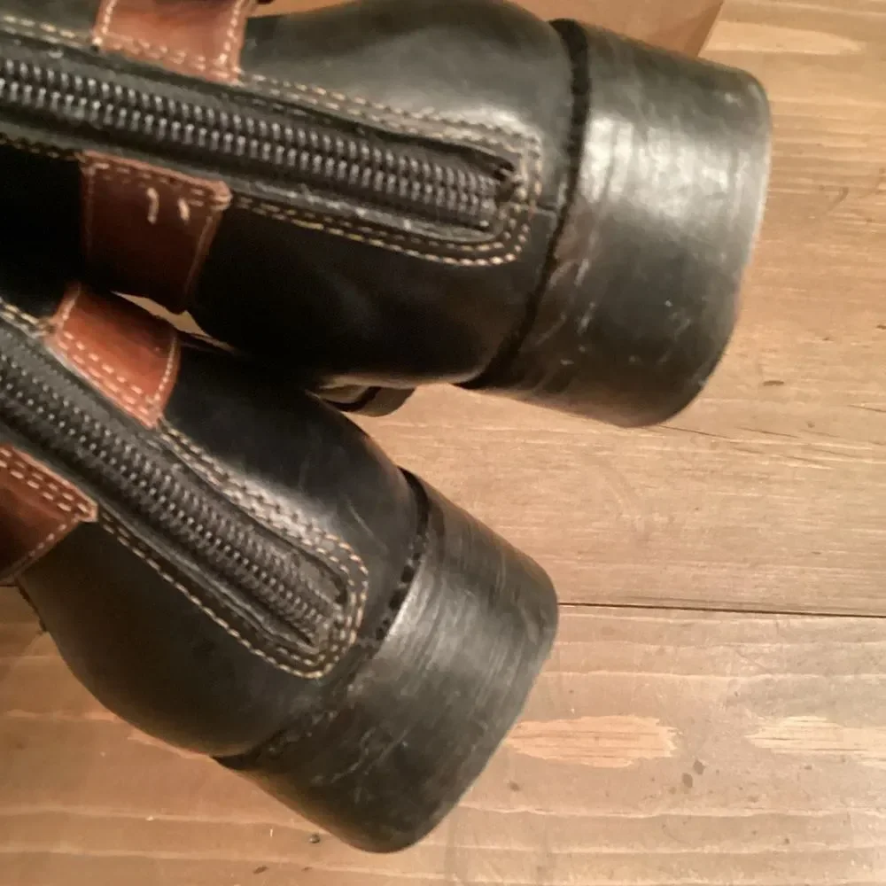 ANTHROPOLOGIE EVERYBODY BOOTS BY BZ MODA SIZE 39.5 BELTED LEATHER MOTO BOOTS